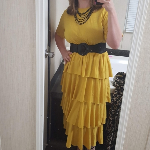 Tiered yellow dress - Picture 2 of 2